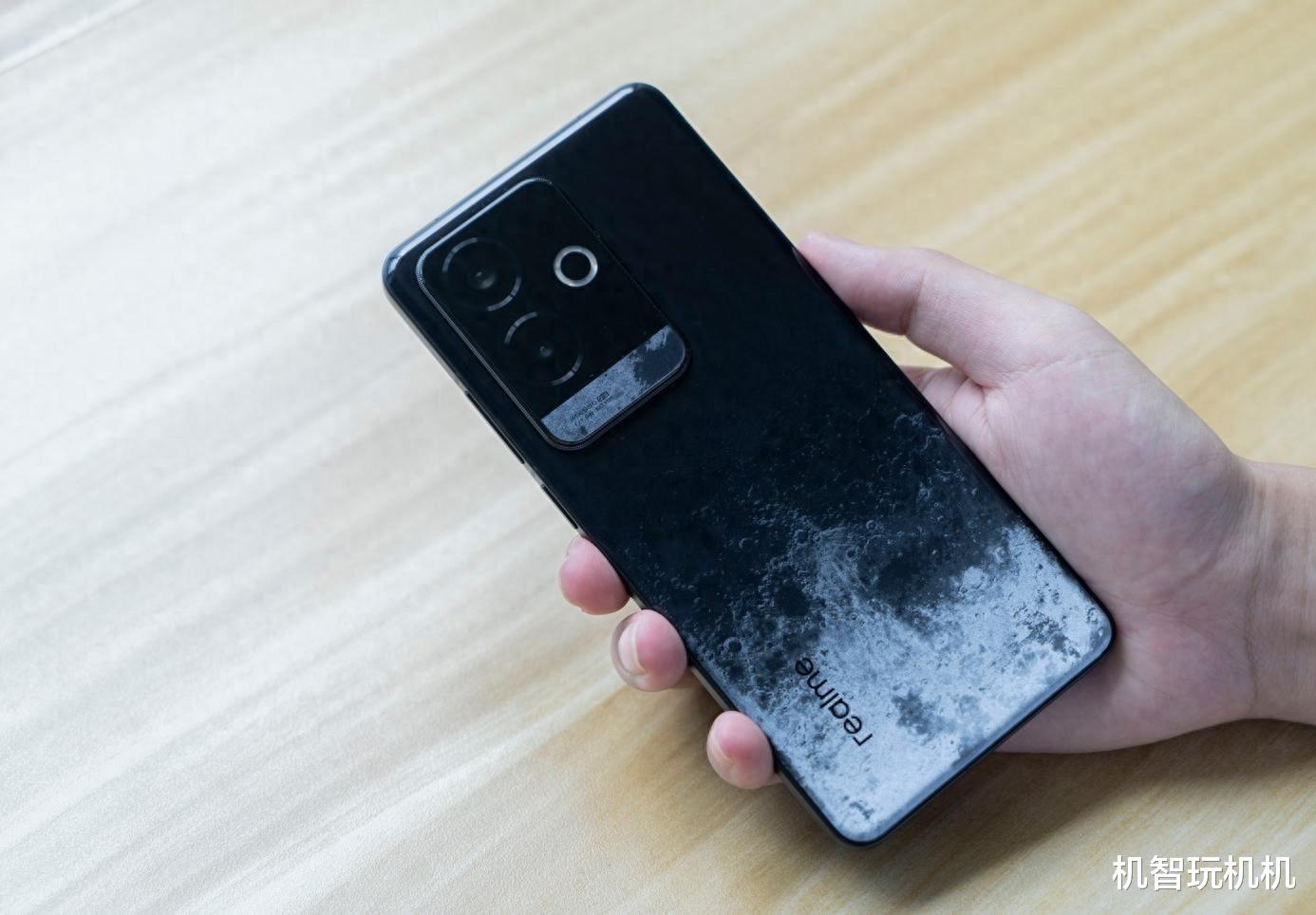 旗舰直屏性能王新机突然大降价！5800大电池+骁龙8 Gen3+120W快充