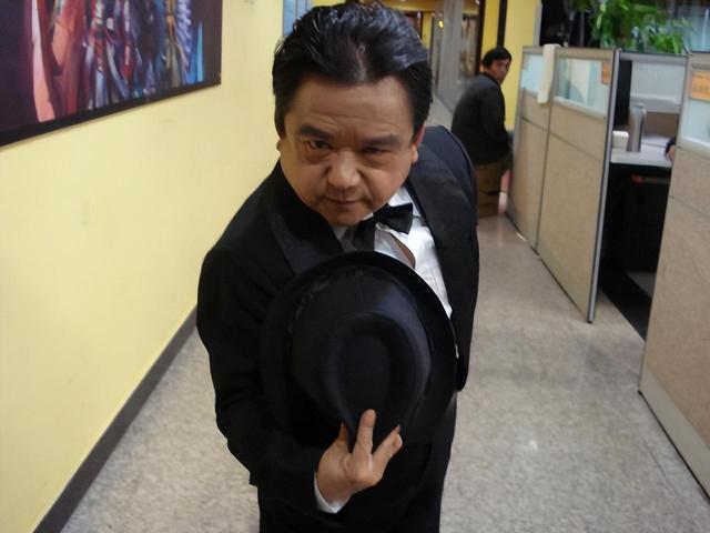 中国第一矮星,身高1米28却娶过四个老婆,都是高挑美人