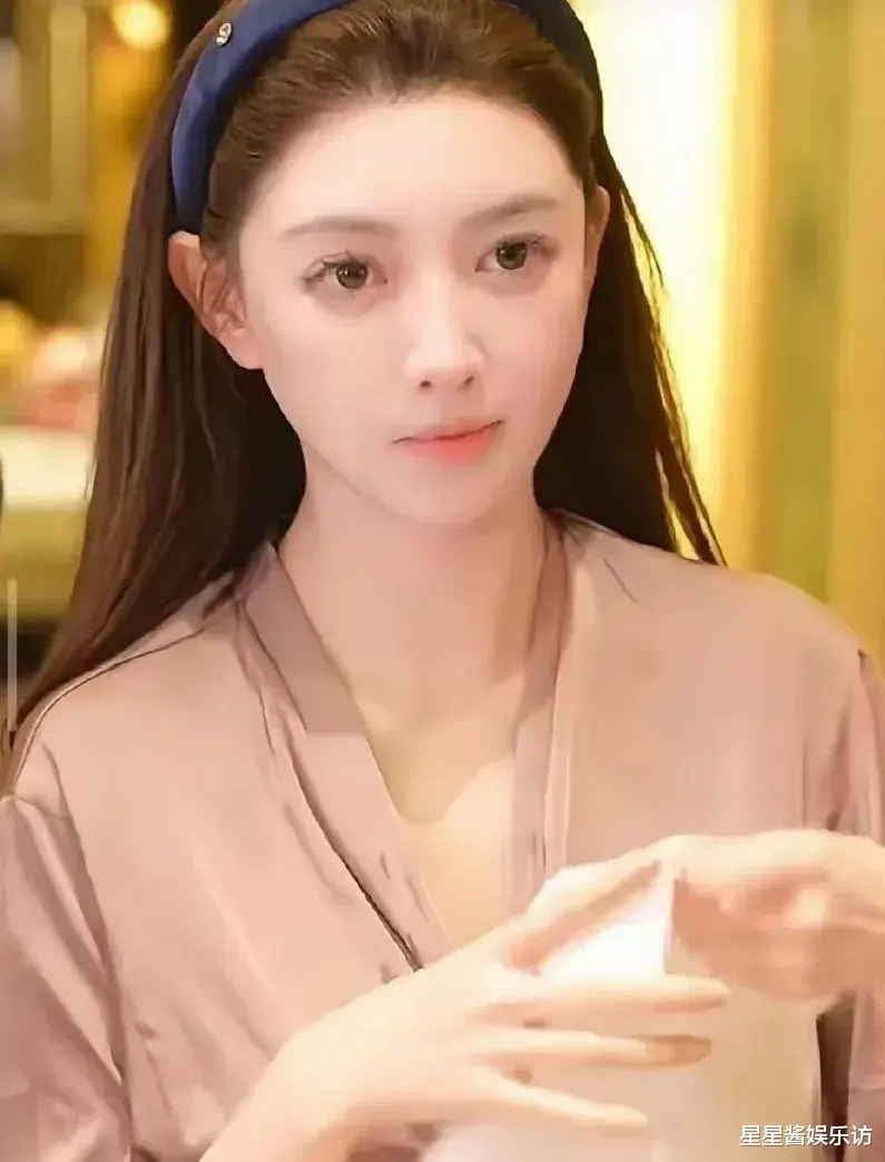 32岁叶珂晒卸妆照,皮肤白嫩看不到一个毛孔,黄晓明眼光太独到!