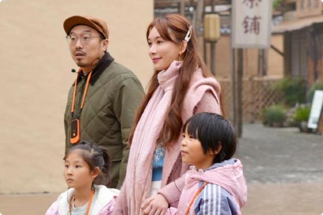 被林志玲惊艳了,“筷子腿”又长又细,但这生图差距也太大了