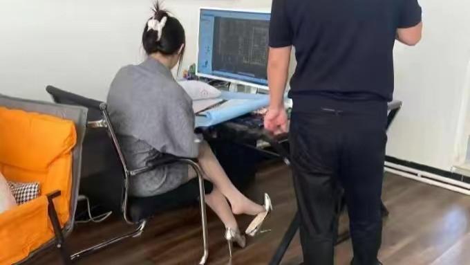 办公室总是有股怪味的原因找到了！