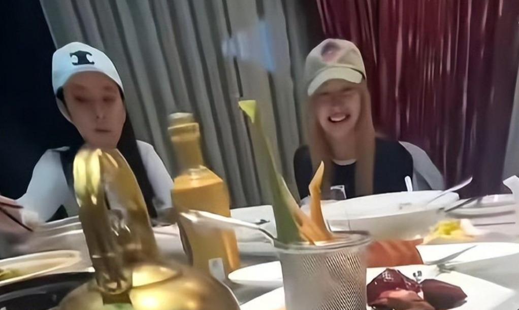 33岁郑爽滞留美国又胖又秃，弃养孩子还卑微向白男敬酒的现状