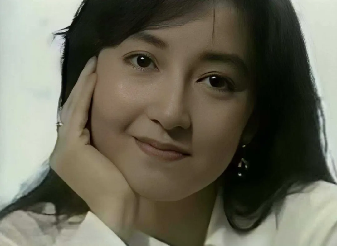 突传死讯！香港女星黎明诗患癌离世，公开出柜与同性恋人同居多年