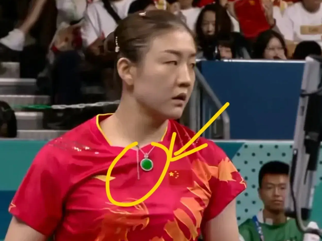 陈梦夺冠后！黄晓明群里发红包，92岁外婆泪目，戴的无事牌引热议