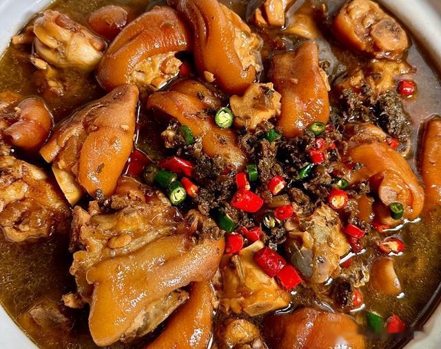 炖猪蹄时，牢记这4种香料，2斤食材放1克，软烂入味没牙也能吃