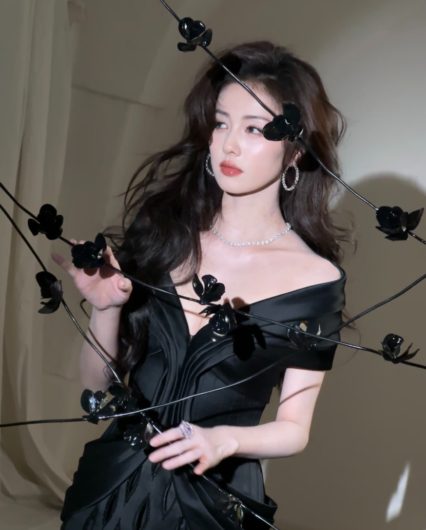 微博之夜海报揭晓！站位信息量巨大，李宇春C位更替引热议