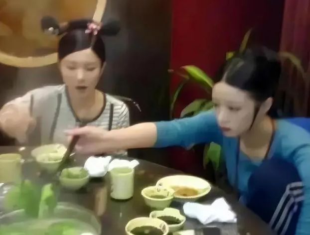 演员休息时的模样:第一张还好,杨紫这张能笑一整天