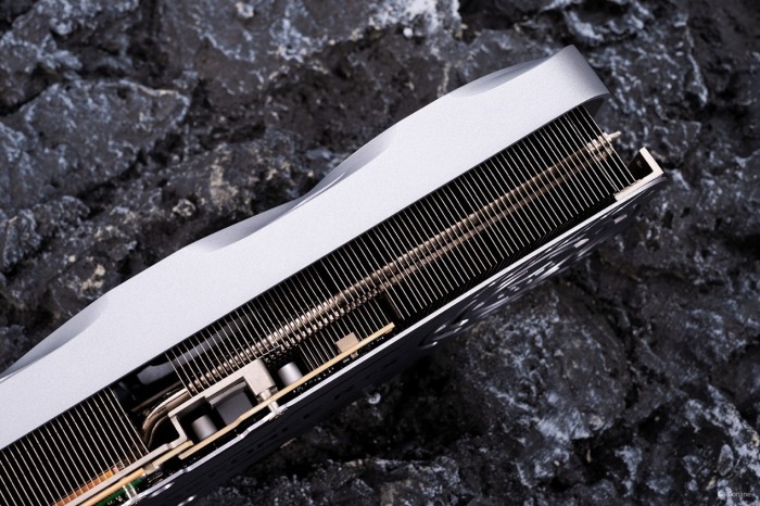 经典不朽！影驰4070 Ti S经典金属大师上手体验