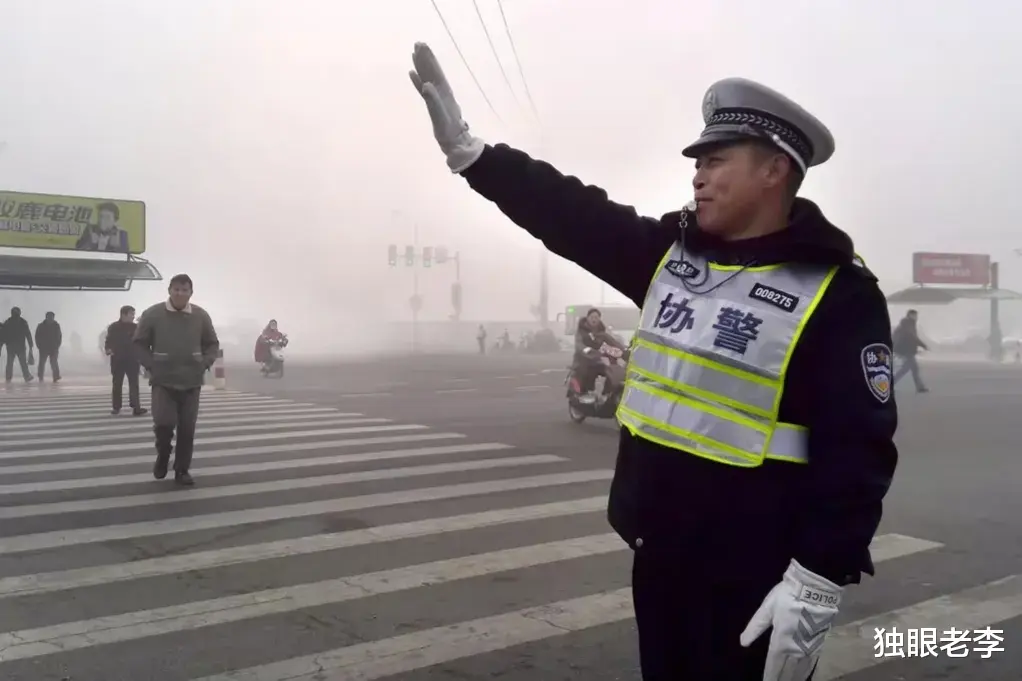 “又缺背锅的了？”上海要招聘1038名辅警，网友炸锅，提四点质疑