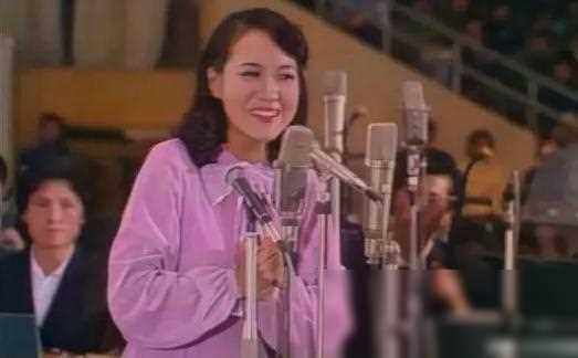 冯绍峰|原来她早已不是中国籍！屡次登上春晚走红，当初嫁给洋老公遭嫌弃