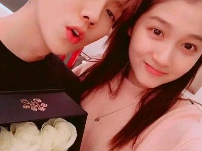 谈了8年该领证了!关晓彤发胖臃肿被疑怀孕,全网开始催婚