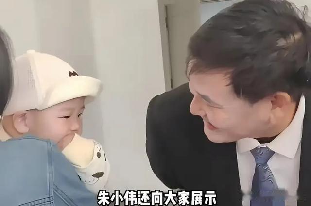 陈萌产后6个月上班,把朱发顺交给大衣嫂照顾,评论区一片骂声