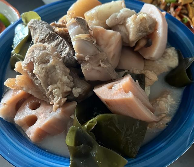 丈母娘去南京看女儿，吐槽亲家午餐太抠门，结果发现小丑是自己