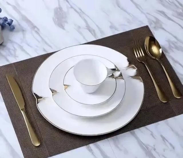 周立波妻子胡洁:靠前夫成亿万富豪,再嫁周立波,14年后她怎样了