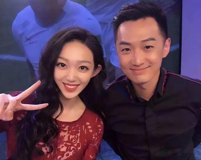 他是央视“学历最高”男主持，倪萍的接班人，娶演员妻子很幸福