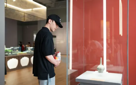 邓伦到三线小县城接商务合作,面容憔悴!网友:老了这么多?