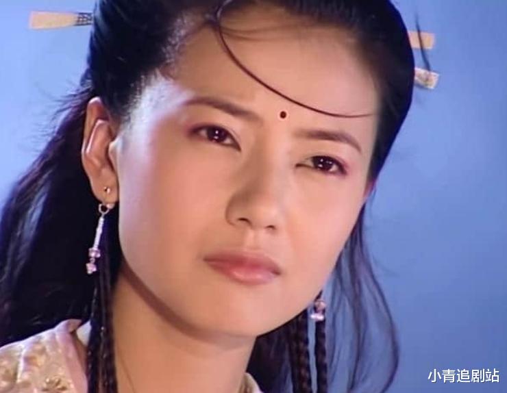 她一出现原女主就受罪,或者男主移情别恋,怪不得以前不喜欢她