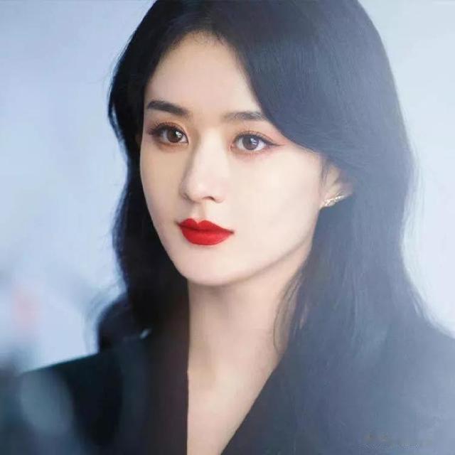 赵丽颖罕见发文庆生,穿品牌高定排面十足,一张照片112万次点赞