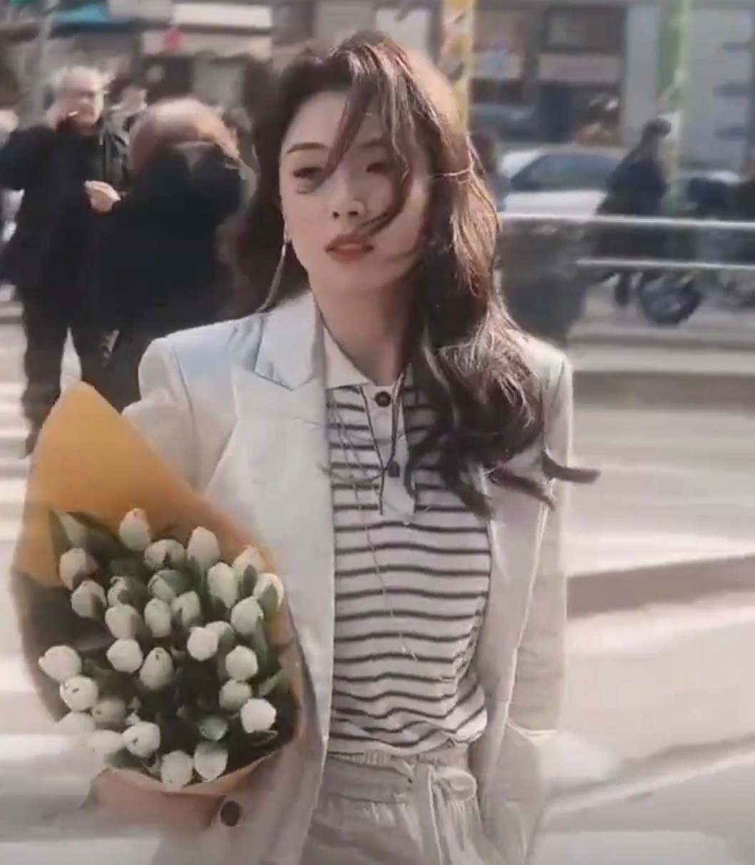 米兰时装周：被刘涛和胡杏儿惊艳，不穿暴露礼服却艳压群芳