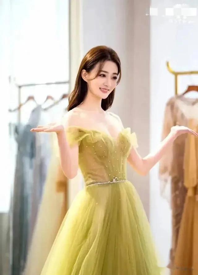 魔鬼身材的徐璐!张铭恩不懂珍惜,吴崇轩抱得美人归