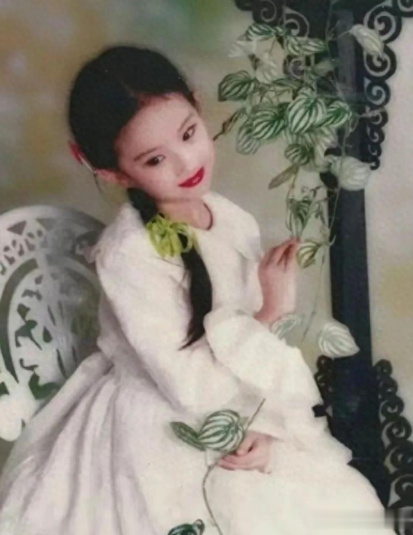 刘亦菲17岁跑步旧照,这是什么仙女下凡,连头发丝都在发光!