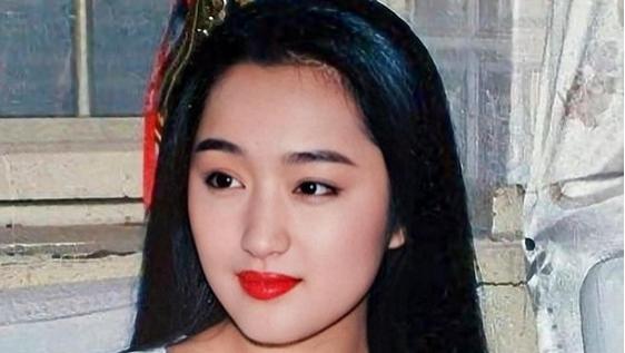 杨钰莹被恶意抹黑！赖文峰妻子楚玲直播间嘲讽杨钰莹：被捧出来的