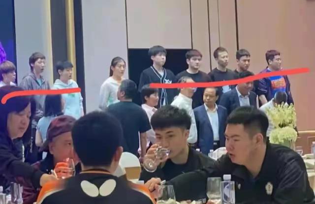 黑子评论梦里头被王楚钦直接回怼，他的澄清黑子都假装看不见