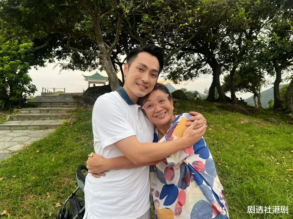 亚视“镇台之宝”永不言休,出身演艺世家,父亲是“扫地僧”