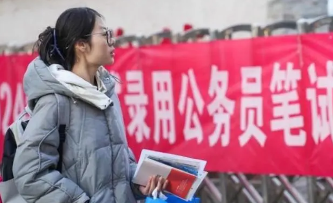 毕业生别“死盯着”公务员，12个企业不输铁饭碗，网友直呼心动了