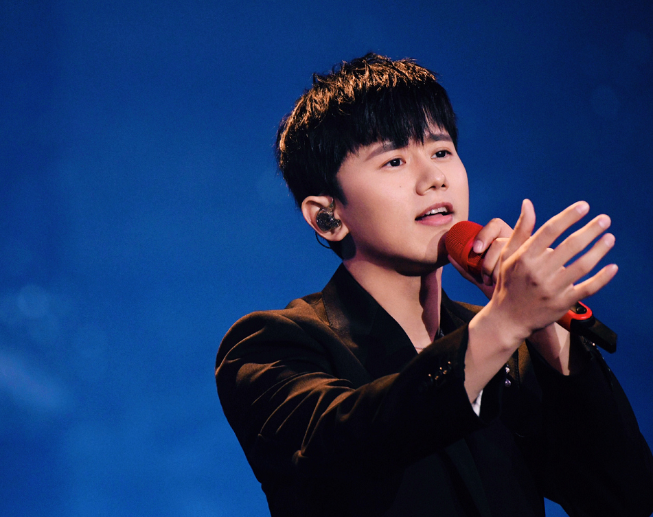 张杰要求对方道歉！演唱现场撞倒小朋友，张杰：年龄不是犯错的理由