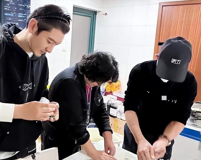 黄晓明估计连夜想分手!叶柯再爆猛料,爸爸和刘德华都招架不住!