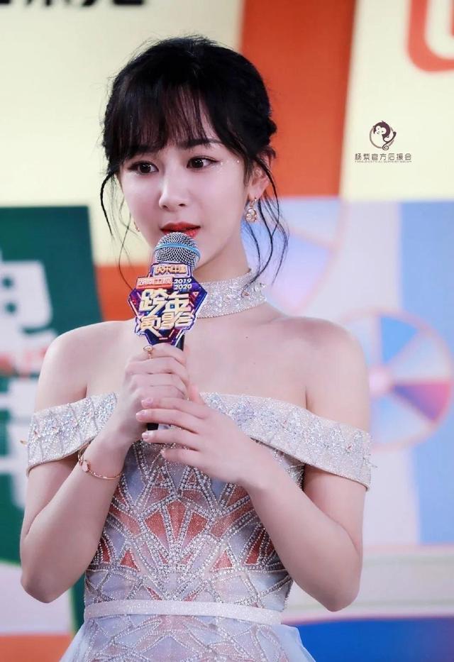 杨子坑过16岁的杨紫，21岁的颖儿，只有黄圣依人到中年还在坑里