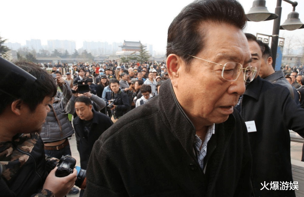 李双江被取消天价养老金?妻儿远走欧洲,足以证明他已走投无路?