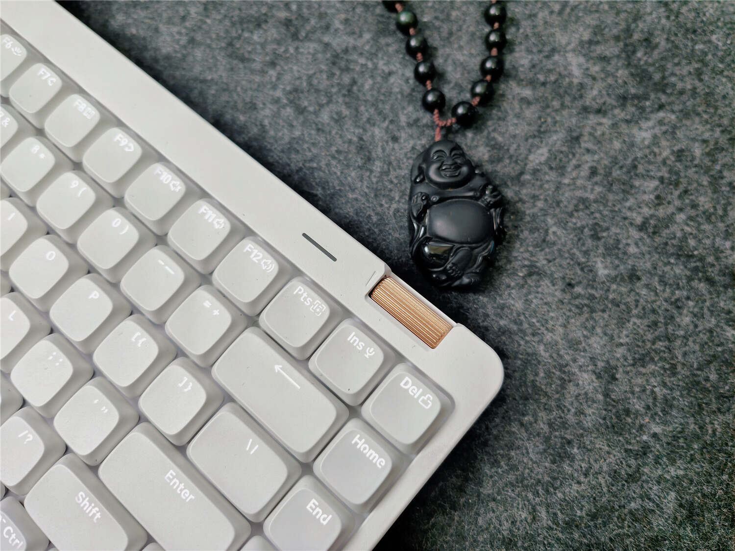 洛斐小顺青春版矮轴机械键盘评测:高性价比之选,轻薄与舒适并存