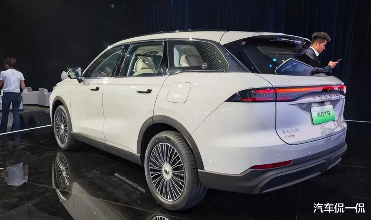 实惠SUV仅11.99万！油耗5.2L，满电续航超千公里，家用首选