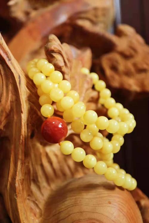 深度解析:文玩市场中的珍宝——蜜蜡传奇