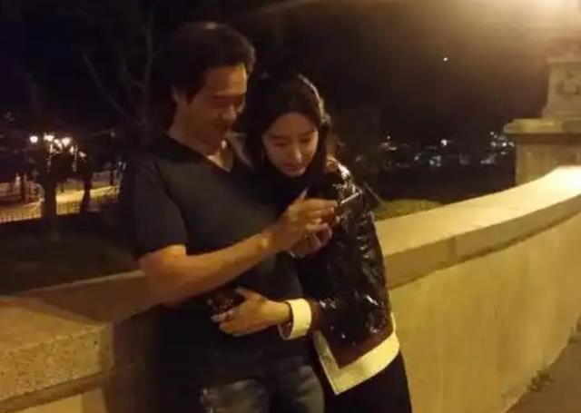 同样是被大佬陈金飞力捧,杨采钰与刘亦菲的境遇为何大不相同