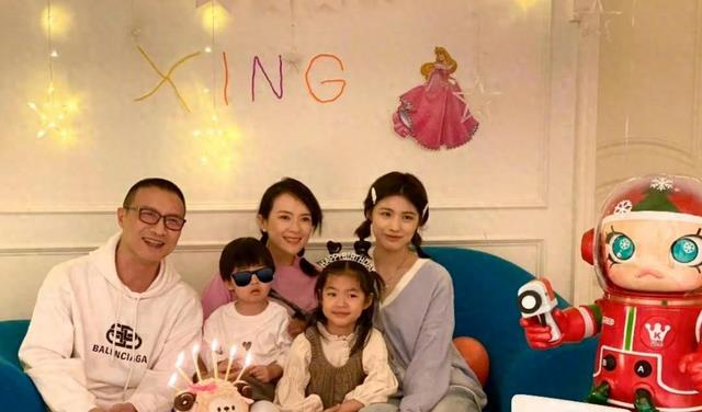 离婚后首同框!章子怡为小儿子庆生,温馨满溢展亲情