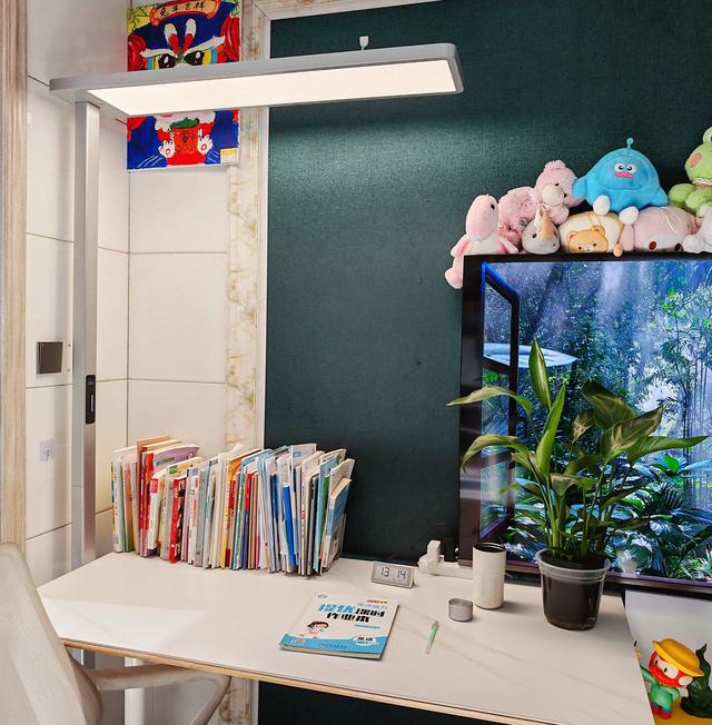 用光保護(hù)視力，米家立式學(xué)習(xí)燈Pro，孩子學(xué)習(xí)路上的貼心伙伴