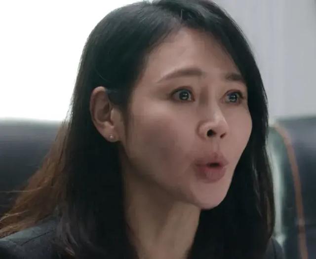 36岁王真儿,42岁于明加,45岁秦岚,还是天然脸更胜一筹