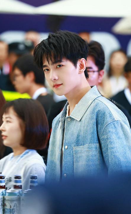 王楚钦被高管一推,娱乐圈的世态炎凉,在杨洋身上体现的淋漓尽致