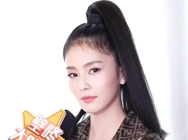 露脑门都美的8位女星,别人发际线遮遮掩掩,她们“大光明”更飒