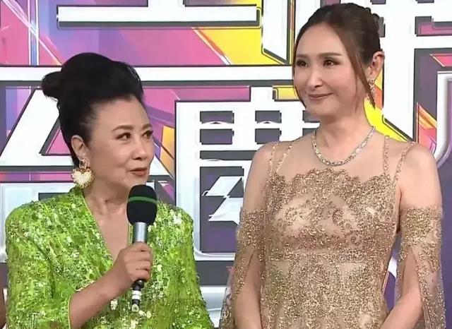 香港这一夜，77岁汪明荃和44岁林峯，让人看到了TVB的尴尬