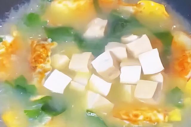 春天是“养骨”黄金期，有钱没钱，吃这3样，强筋健骨，腿脚有力