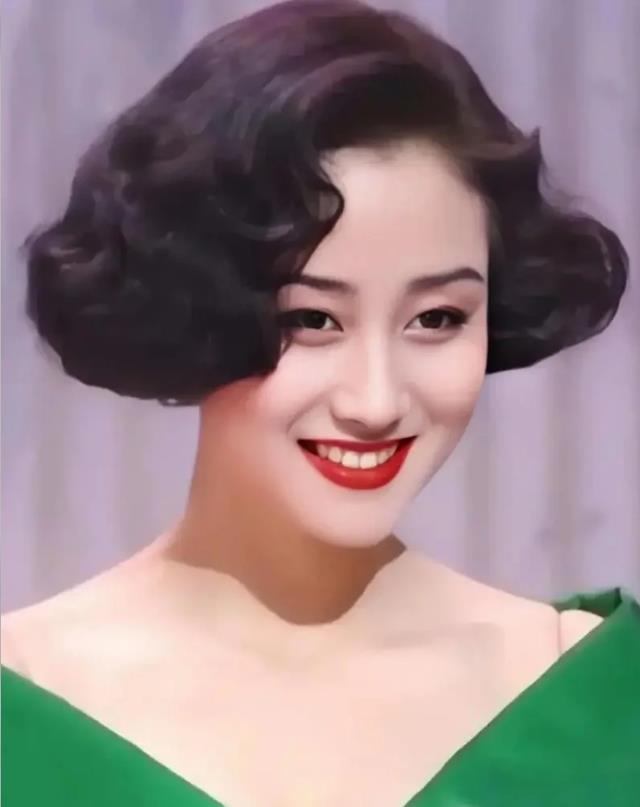 李连杰自食恶果,62岁利智衰老似老太,63岁前妻反而风采犹存!