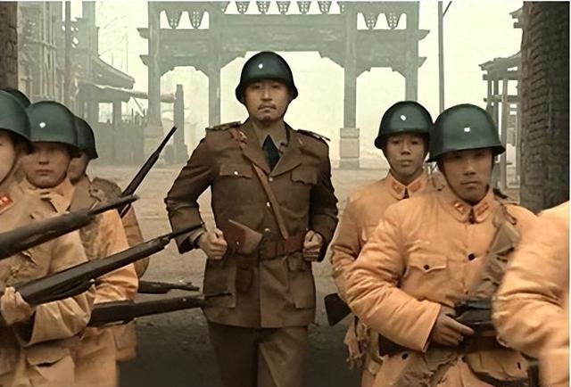 亮剑：日军宣布投降的时间是在夏天，为何张大彪却穿着棉衣受降？