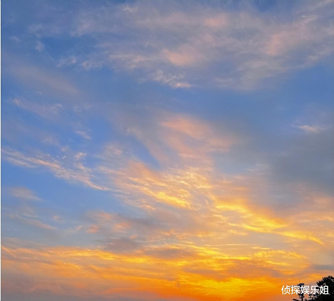 韩庚晒1岁女儿近照，小宝贝长势喜人，挎着一篮水果凹造型超可爱