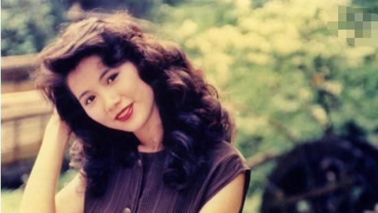 头发刚“打湿”就抹洗发水？难怪头皮发痒，一天不洗就出油严重！