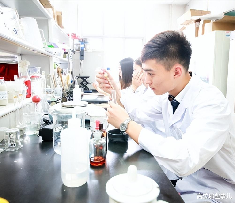 这4个专业慎重填报，就业市场“过度饱和”，学历再高也无用