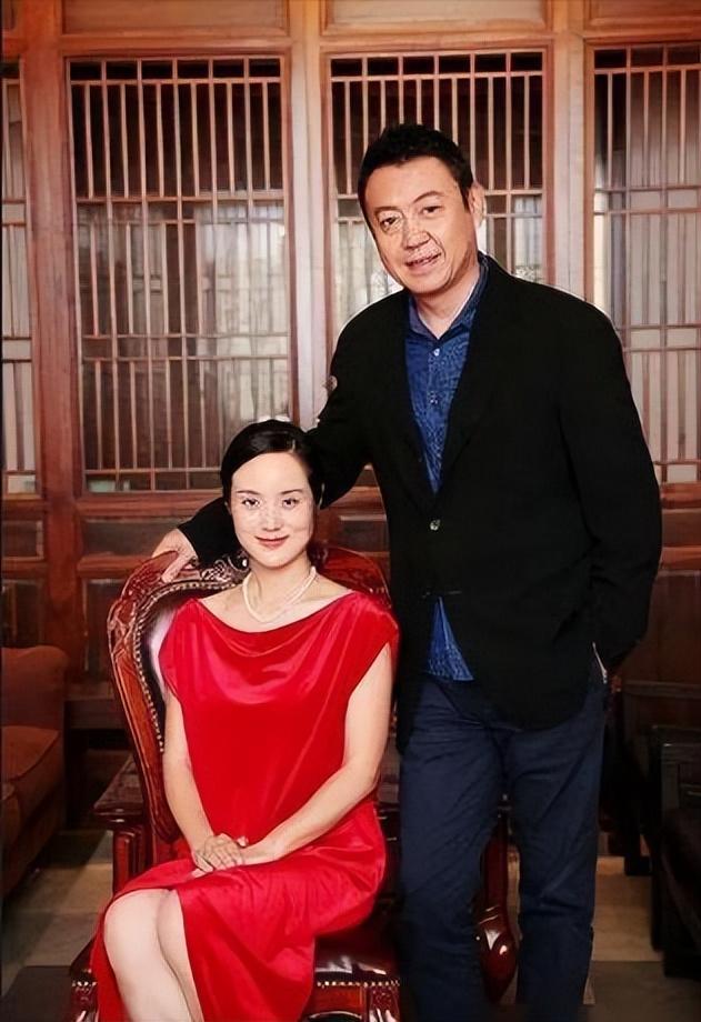 私生活混乱?被传10年换5任妻子,从央视离职的他,现在怎么样了